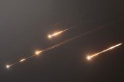 九宫算命伊朗以导弹齐射回应以色列的大规模袭击